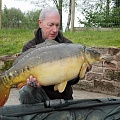 HERE IS ANDY GOODALL WITH A 24LB MIRROR,CAUGHT FROM PEG 12.