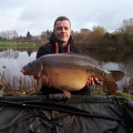 here is ant venables with a 24lb 14oz mirror his new (pb) well done mate good angling.