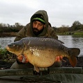 HERE IS KHAN TEECE WITH A 24LB 8OZ MILLBROOK MIRROR,CAUGHT FROM PEG (1)